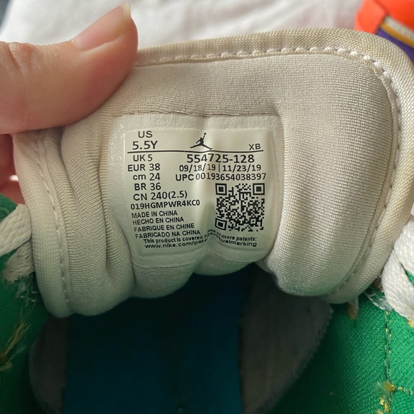 Jordan 1 Mid
Alternate Multi-Color (GS) Y5.5 women’s 7 - Picture 4 of 6